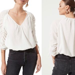 ASTR the label White Ruched Long Sleeve Top Size Large